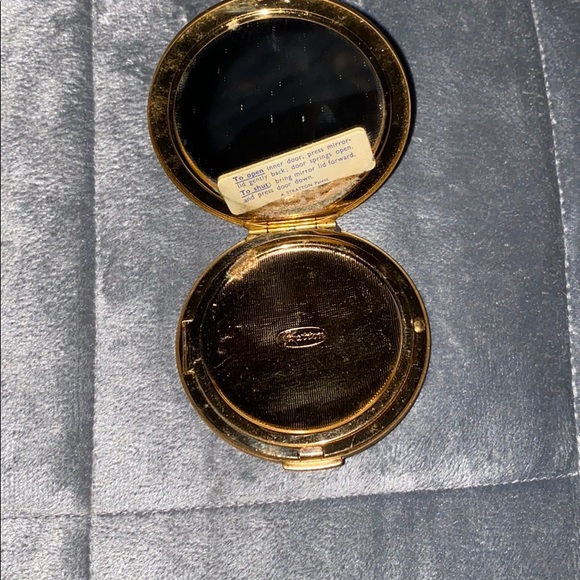 Stratton Compact - Picture 3 of 3